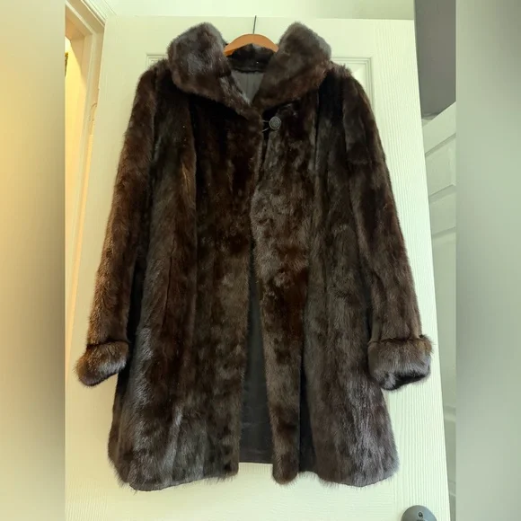 Elegant Brown Real Mink Fur Coat - Picture 3 of 7